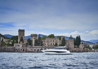 v50-open-exterior-white-hull-03.jpg