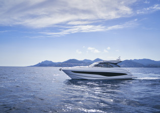 v50-open-exterior-white-hull-01.jpg